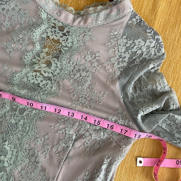 Stunning mint lace dress 👗 - Picture 10 of 11